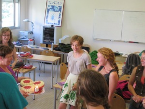 Here is Marie-Odile presenting Bente with the cakes